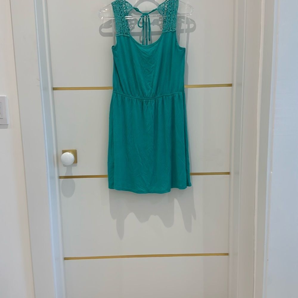 E‎ HANGER M turquoise teal aqua crochet lace strap empire waist short dress M